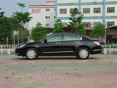 上海高端與實(shí)用車(chē)型租賃指南 奔馳威霆、E300、帕薩特、凱美瑞全面解析